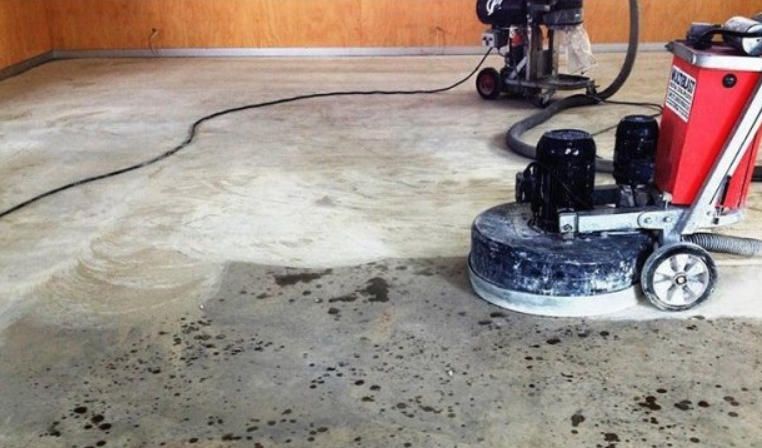 Finition des sols Ponçage ou rabotage.